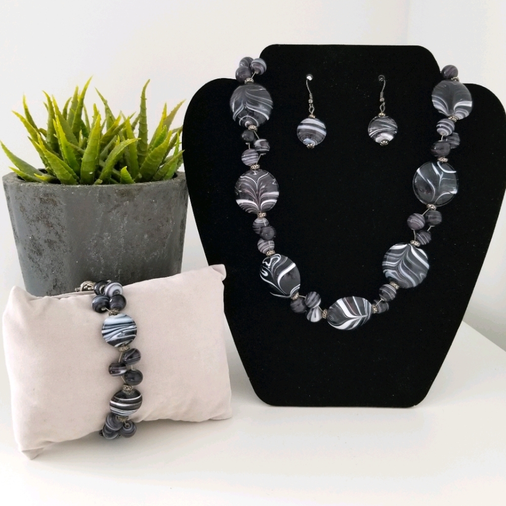 Black and White Beaded Jewelry Set